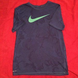 Men's Nike Tee - Size Medium